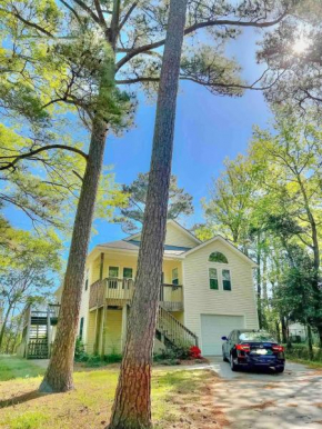 Spacious OBX Home with Kayaks & Bikes Close to Beach & Amenities